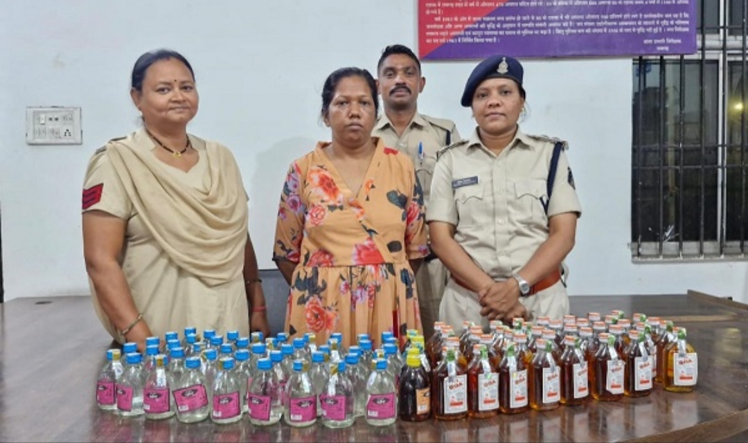 ढिमरापुर चौक पर अवैध शराब बेच रही महिला गिरफ्तार…88 पाव देशी, अंग्रेजी शराब जप्त.